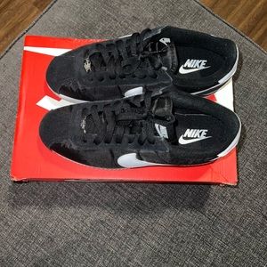 Nike Cortez Women 10.5 Men 9